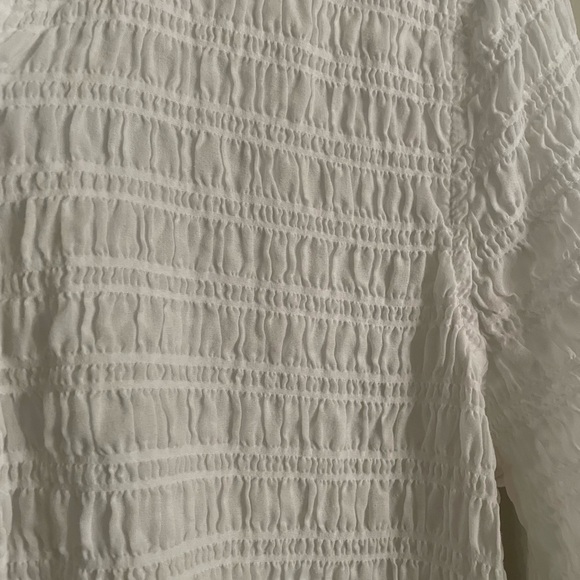 Everlane smocked button down - Picture 5 of 8